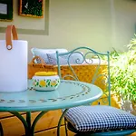 Modernes Olive Stilvoll Und Zentral In בסיגהיים