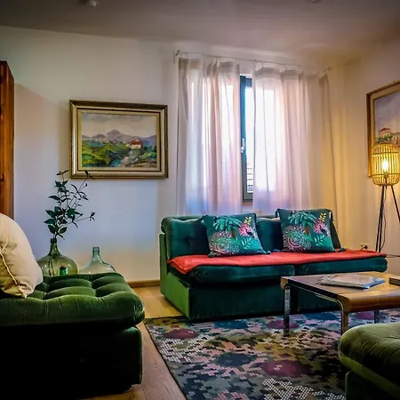 Modernes Olive Stilvoll Und Zentral In * Besigheim