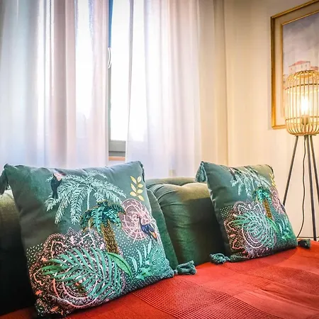 Modernes Olive Stilvoll Und Zentral In * Besigheim