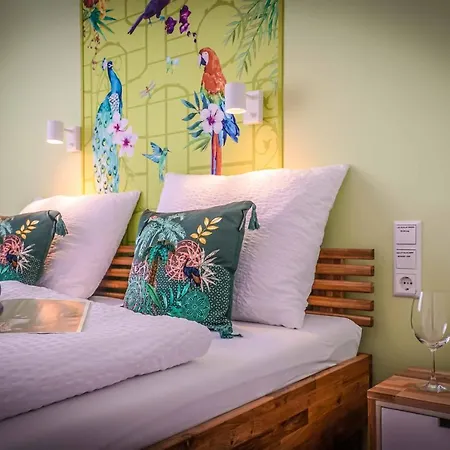 Modernes Olive Stilvoll Und Zentral In ベジクハイム