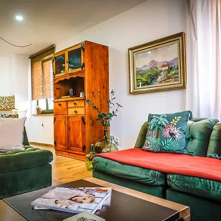 Modernes Olive Stilvoll Und Zentral In * Besigheim