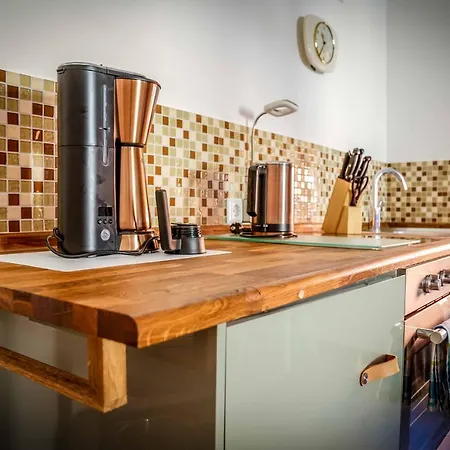 Modernes Olive Stilvoll Und Zentral In Besigheim