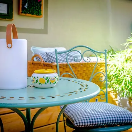 Modernes Olive Stilvoll Und Zentral In Besigheim