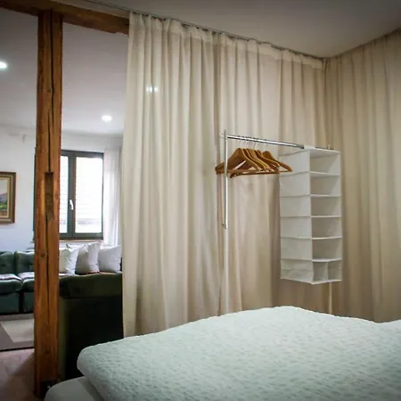 Modernes Olive Stilvoll Und Zentral In *