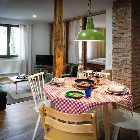 Modernes Olive Stilvoll Und Zentral In