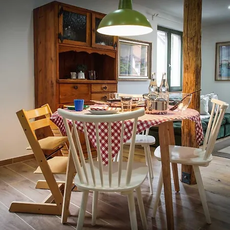 Modernes Olive Stilvoll Und Zentral In Besigheim